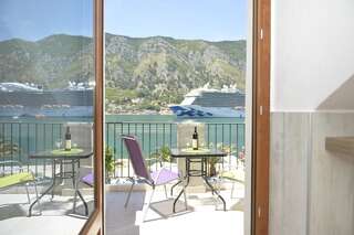 Апартаменты Guesthouse Anita Котор Двухместный номер с 1 кроватью или 2 отдельными кроватями и видом на море-7