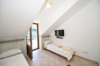 Апартаменты Guesthouse Anita Котор Двухместный номер с 1 кроватью или 2 отдельными кроватями и видом на море-12